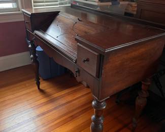Item 29 Office Charlottes desk