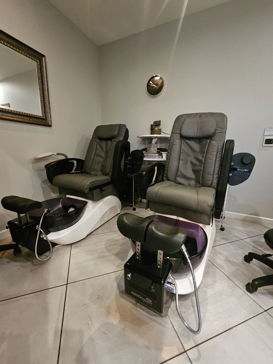 Echo Pedicure chairs with bowls and massage purchased from EarthLite. 2 years old. Excellent condition
1500.00 or make offer