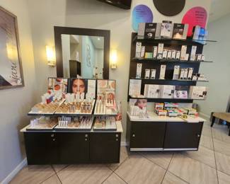 Product displays 28H X 23W X 53 L
$60.00 or make offer