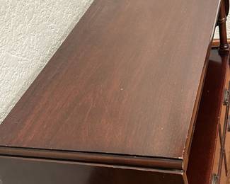 Antique buffet server table
$150.00