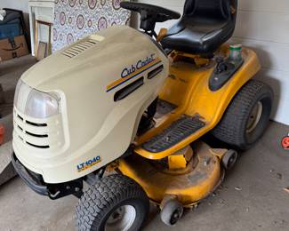 * #40 Cub Cadet #LT1040CVT drive riding mower works great SOLD