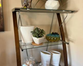 Matching ladder like book/display shelves available.