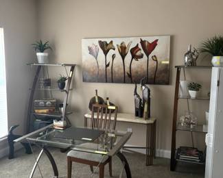 Initial view of the contemporary office.