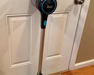 Inse rechargable stick vacuum