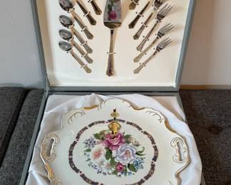 Royal Palace dessert plate and flatware set