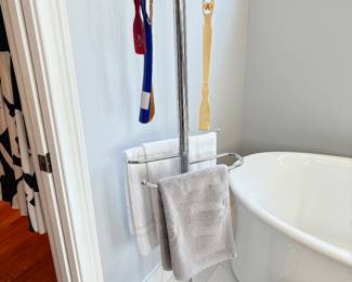 Bath Standing Towel Bar!