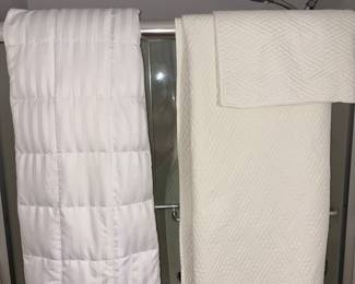 Maison & Jardin white Queen Coverlet & Shams, Queen Blanket!