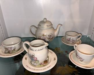 Vtg Wedgwood Beatrix Potter “Mrs. Tiggy-Winkle” Child’s 10 pc Tea Set!