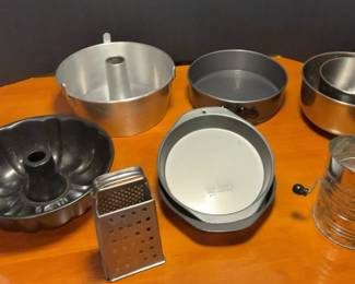 Bakers Dream Lot Vintage Modern Bakeware, Sifter, Grater, and Mixing Bowls 9Piece Set
