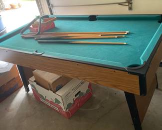 Fold up pool table