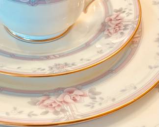 Vintage service for 6, "Magnificence" by Noritake...