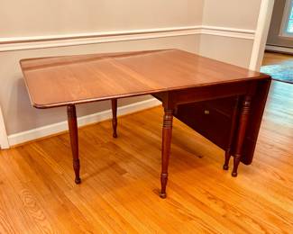 Drop-leaf dining table with 2 additional leaves (detail)...