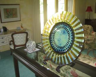 Decorative art glass plate and wood sofa table with glass top