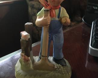 Vintage Amart 5th Avenue porcelain figurine "Life on the Farm"