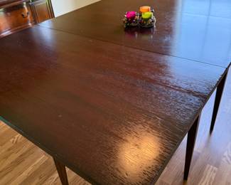 Drop leaf table