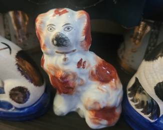 Victorian Staffordshire Dog, circa 1860 White e red-brown spots