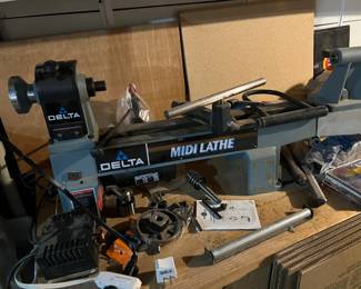 Delta Midi Lathe