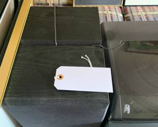 Vintage Sanyo Home Stereo System and Turntable with Two Speakers (Model GXT-909U)