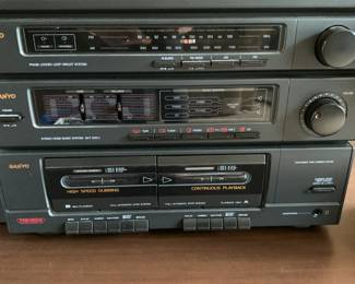 Vintage Sanyo Home Stereo System and Turntable with Two Speakers (Model GXT-909U)