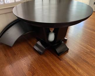Nice round dining room table (expands)
Remember to bring Help to remove your large items