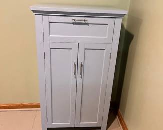 Storage chest with cabinet doors (1 shelf) and 1 top drawer $5