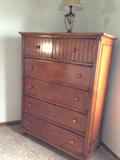 Chest of drawers, and table tamp