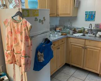 Bonus kitchen with aprons, glassware and more kitchen gear