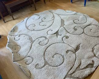 Rug (6ft7 round by safaveh)