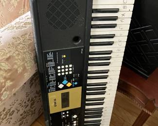 Yamaha YP-220 electric piano