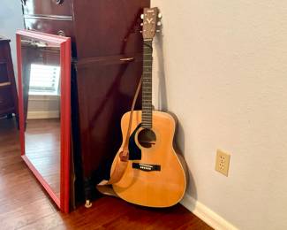 Yamaha guitar FG 420 L. Left handed guitar!