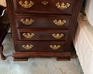 PAIR OF NIGHTSTANDS