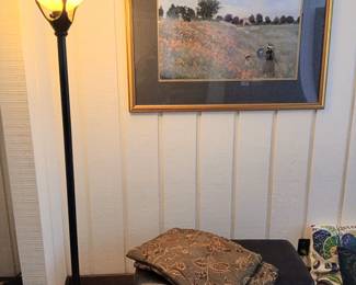 Floor lamps
Bench with Storage
Curtains