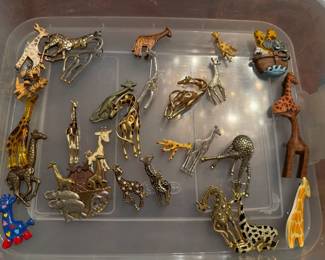 Giraffe Pins