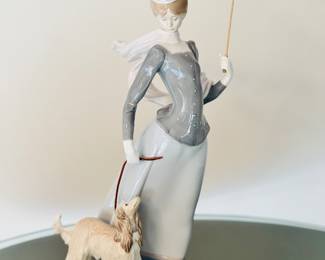 Lladro Figurine #4914 Lady with Shawl & Dog