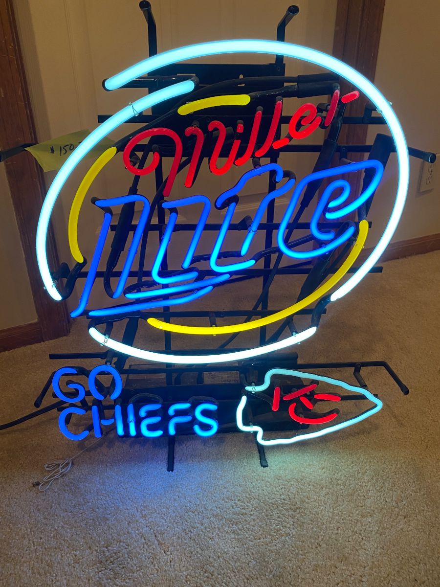 Chiefs Miller light : SOME photos showed more than 1 time just in case you missed Something !