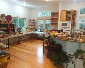 Expansive kitchen