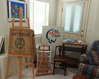 Easels and side tables