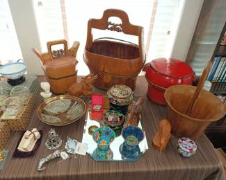 More wooden baskets and enameled cups/bowls