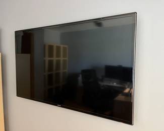 Samsung 50” HD TV - Wall Mount Only - No Feet Available - $100