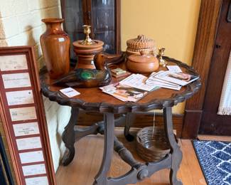 Pie Crust Style Table