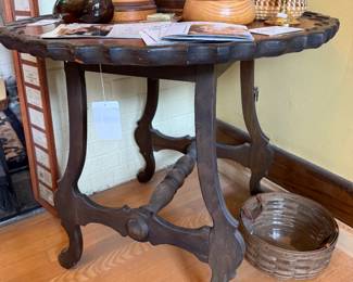 Pie Crust Style Table