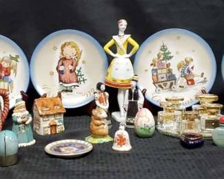 HS127Collectible Figures, Plates, Bottles, Cups Etc.