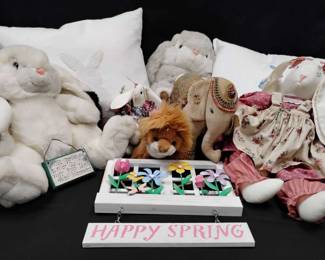 HS100Spring Decor Lot