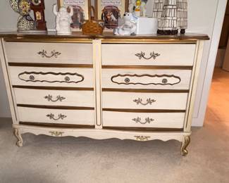 French Provincial 8 Drawer Dresser!
