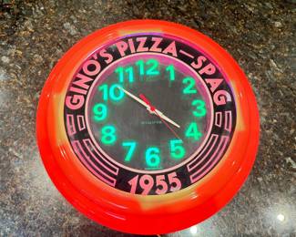 Revolver Sinatra Design & Mfg Chico Neon & Mfg Gino's Pizza 1955 Clock! Works!