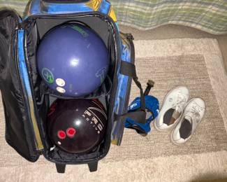 Hammer Claw Women’s Bowling Ball, Danger HPD Zone Pro Active Bowling Ball, Linds Womens Bowling Shoes Sz 9.5 w/Covers, Brunswick Zone Pro Bowling Bag w/Towel!
$39