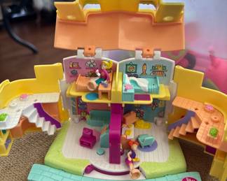 Polly pockets