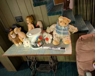 vintage toys and aquarium
