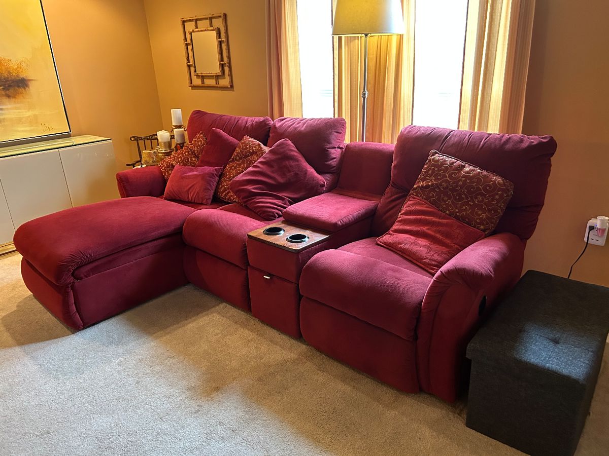 La-z-boy griffin couch sectional with recliner and chaise, recently purchased $750 obo