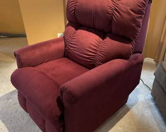 like new (purchased in May 2024) La - z - boy pinnacle platinum power lift recliner in wine fabric $650